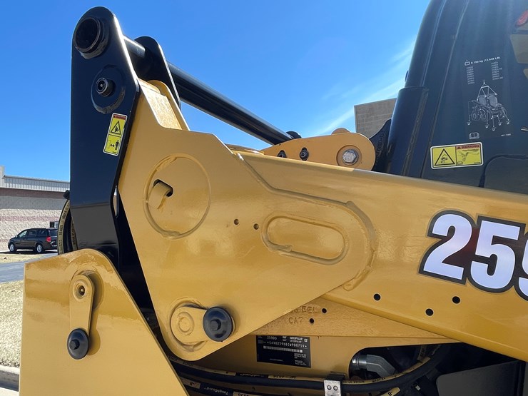 2019-caterpillar-259d3-image-26