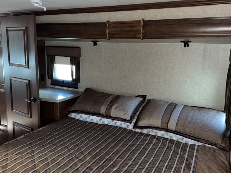 #3003-•-2014-big-horn-39'-5th-wheel-camper-image-43