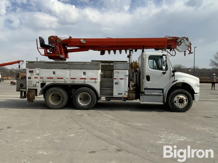 2013-freightliner-m2-106-image-12