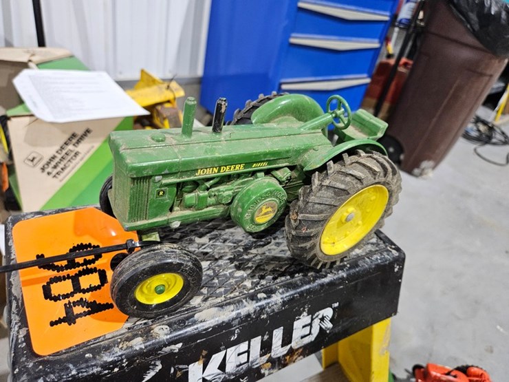 #984-•-john-deere-model-r-1/16-die-cast-toy-tractor-image-1