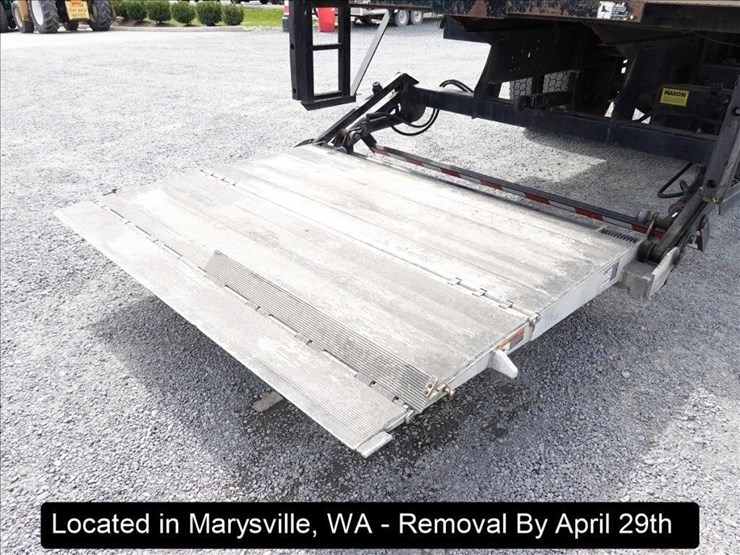 2010-hino-268-image-25