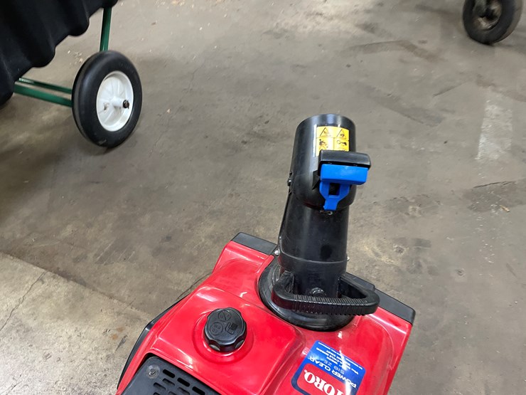 #2521-•-toro-power-clear-snowblower-(columbia-heights,-mn)-image-6