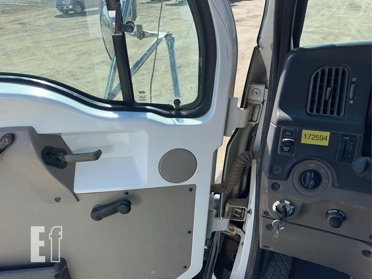 2005-sterling-lt9500-image-51