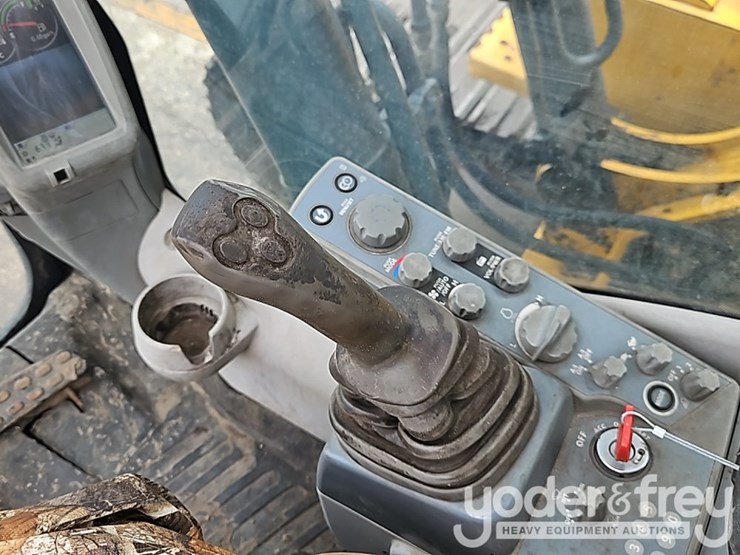 2016-deere-210g-image-38