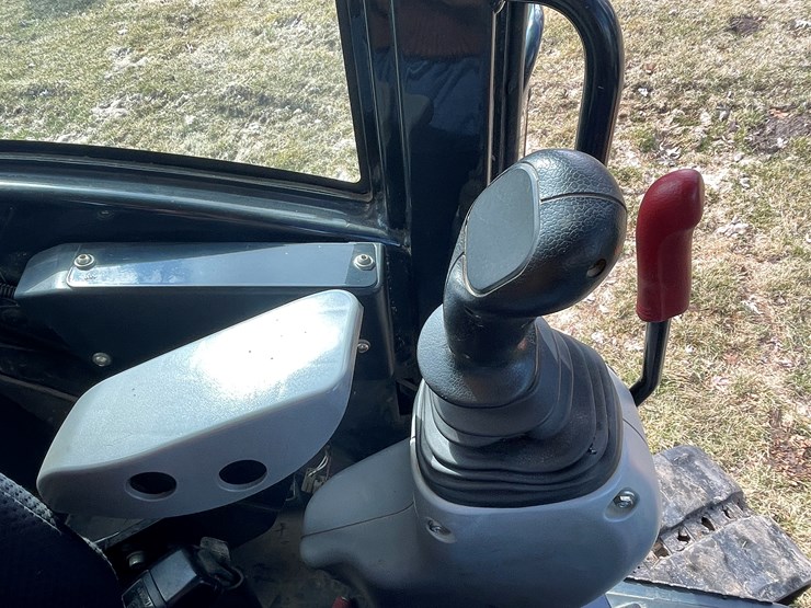 2020-deere-60g-image-51