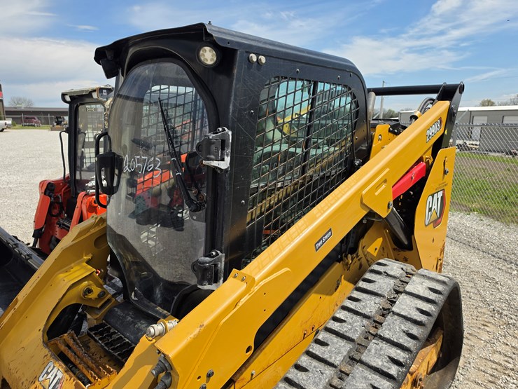 2021-caterpillar-299d3-image-13