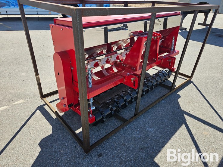 2025-massey-ferguson-730-image-3