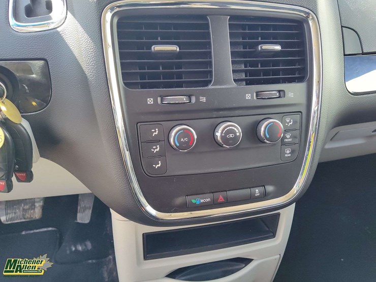 2013-dodge-grand-caravan-se-image-17