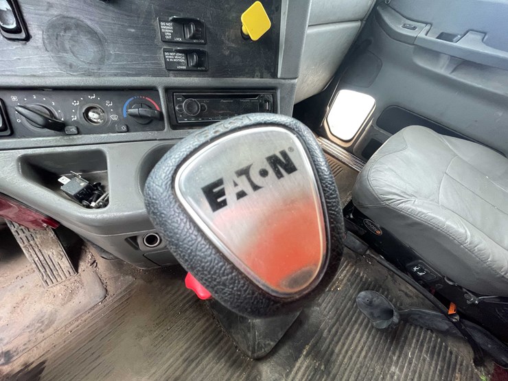 #238-•-2007-freightliner-semi-tractor-(title-in-delay)-(denmark,-wi)-image-52