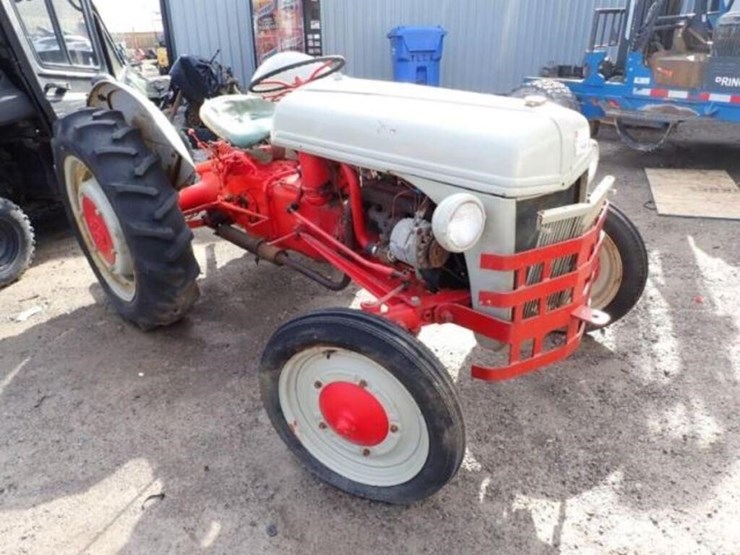 ford-tractor-image-3