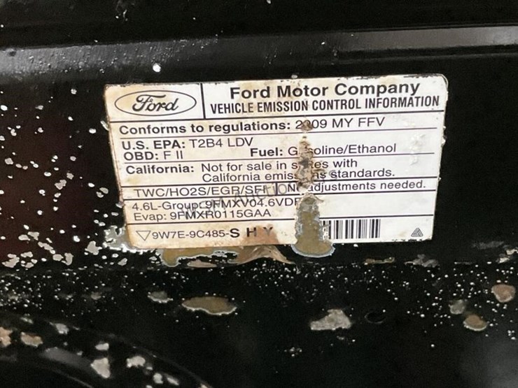 2009-ford-crown-victoria-sdn-image-13