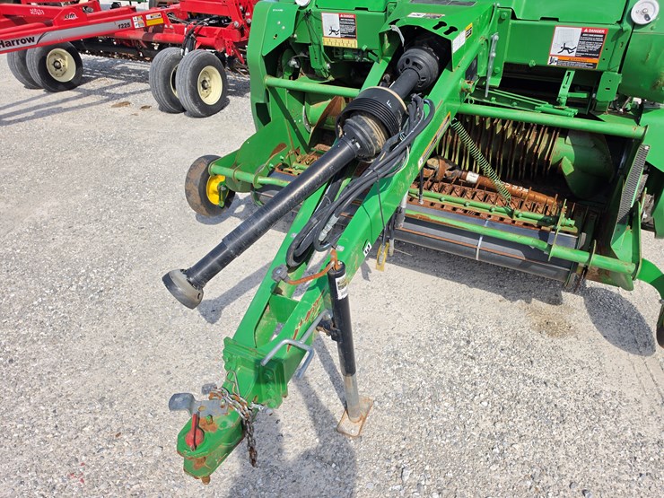 2019-john-deere-560m-image-2