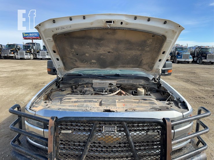 2015-chevrolet-3500-image-13