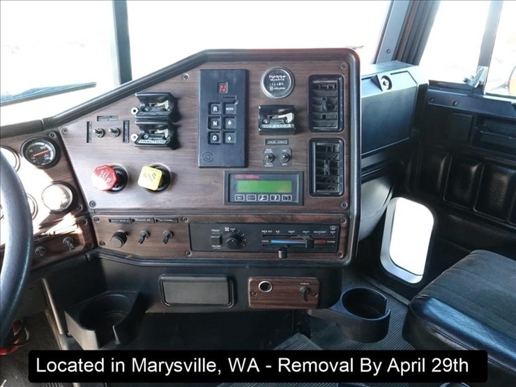 2000-freightliner-fld120-image-18