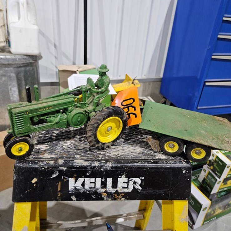 #990 • John Deere Model A 1/16 Die Cast Toy Tractor