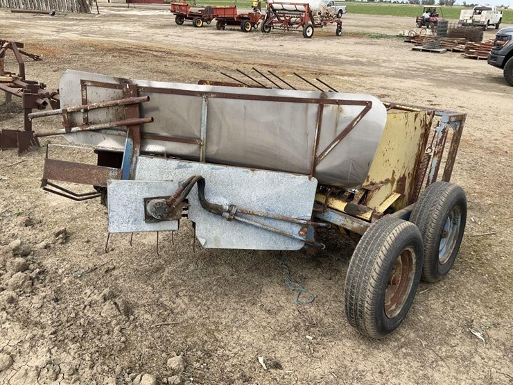 new-holland-5'-pull-hyd.-hay-turner-image-5