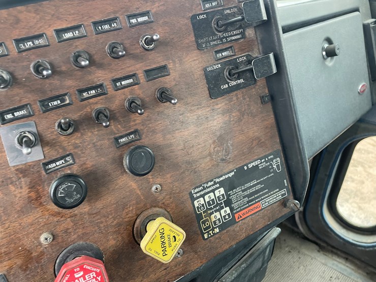 #244-•-1989-peterbilt-flatbed-truck-tractor-(has-mn-title)-(princeton,-mn)-image-13