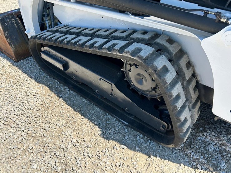 2016-bobcat-t450-image-17
