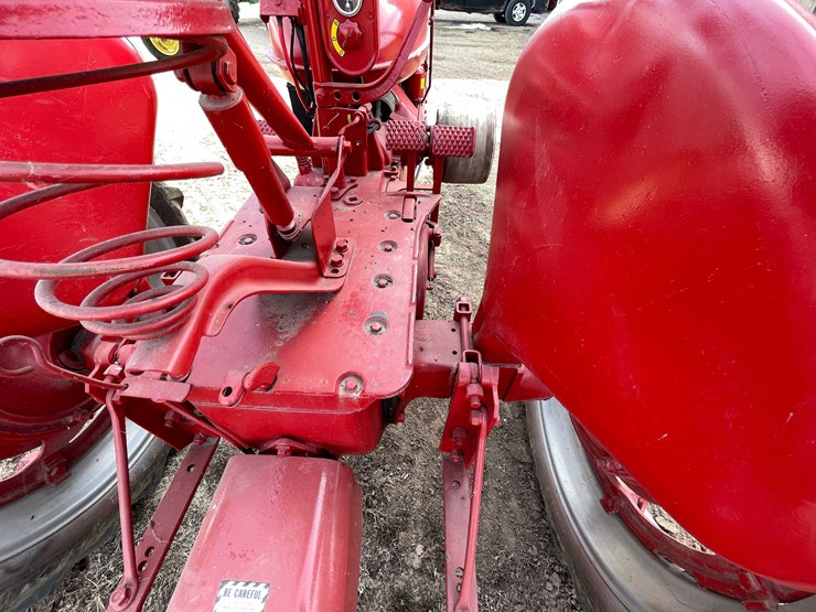 #122-•-ih-mccormick-farmall-tractor-(fremont,-wi)-image-21