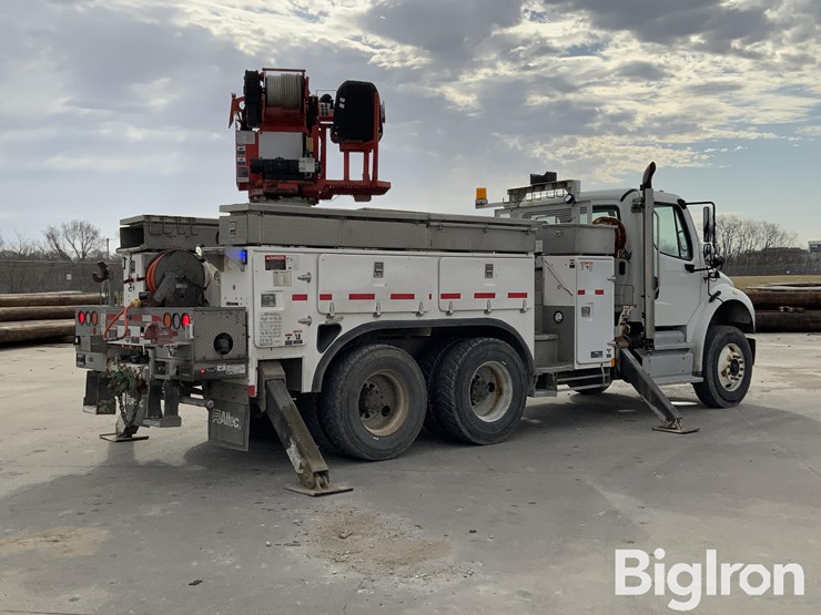 2013-freightliner-m2-106-image-5