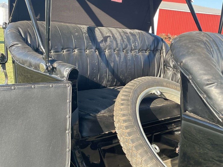 1917-model-t-touring-image-73