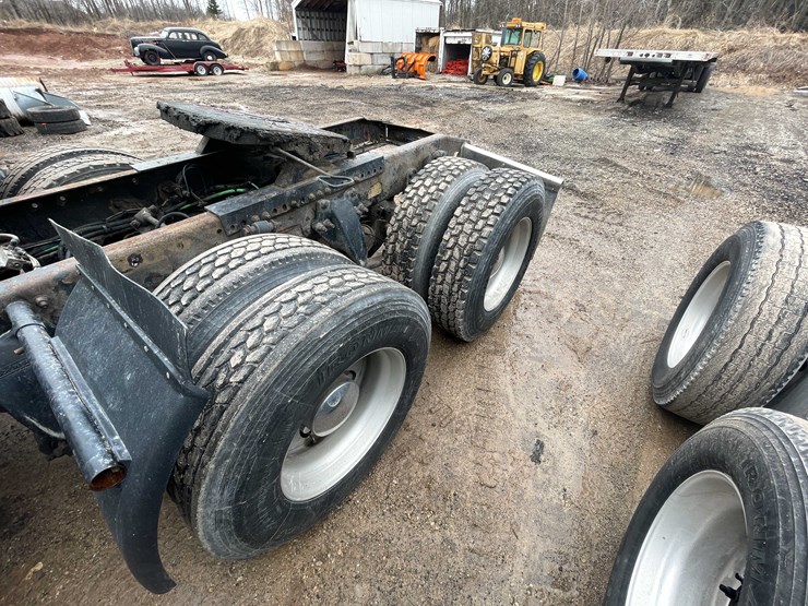 #238-•-2007-freightliner-semi-tractor-(title-in-delay)-(denmark,-wi)-image-26