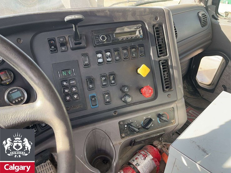 2016-freightliner-114sd-image-16