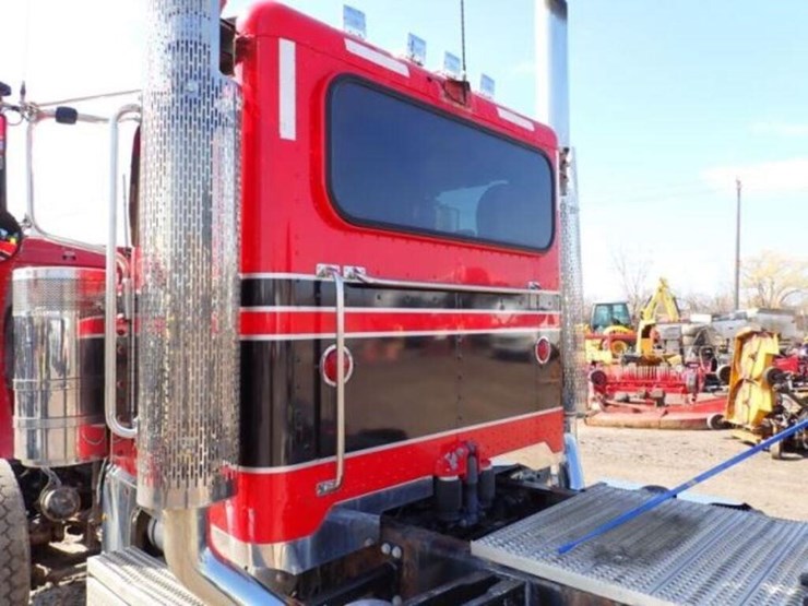 2014-peterbilt-389-image-43