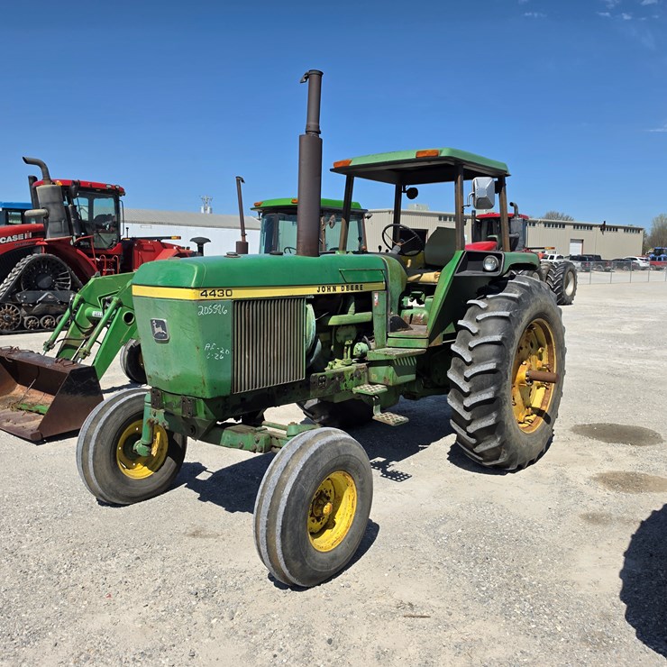 1977 JOHN DEERE 4430