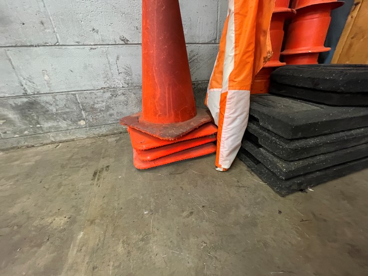 #2550-•-safety-cones-(columbia-heights,-mn)-image-2