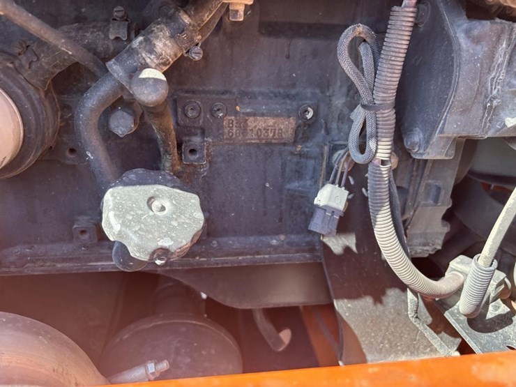 2014-jlg-8042-image-56