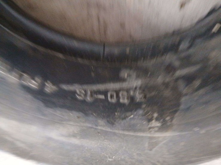 (2)-5.50-16.-(1)-33x5-tires-image-4