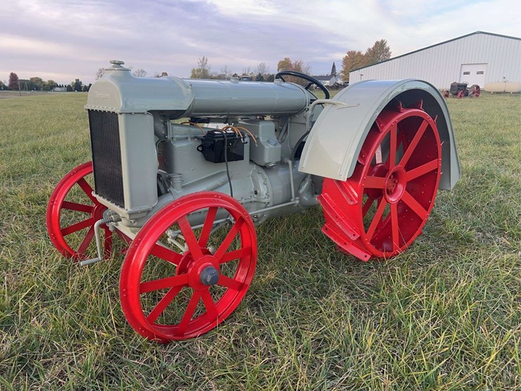1926-fordson-tractor-image-1