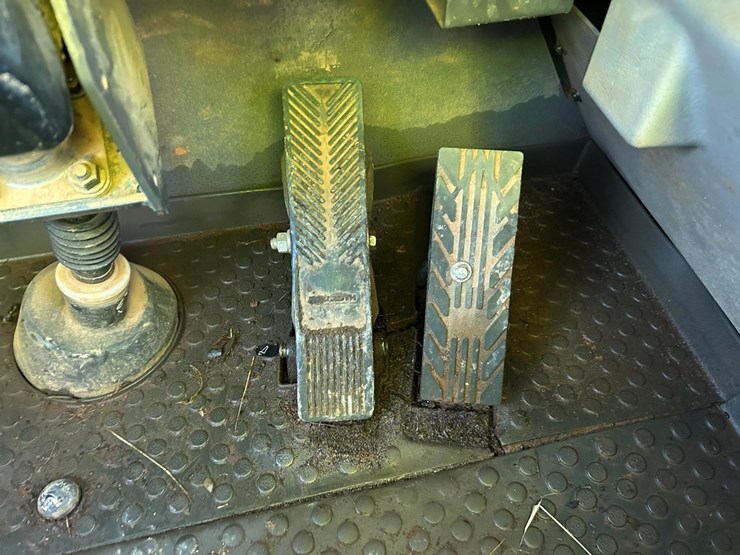 2014-volvo-a25g-image-29