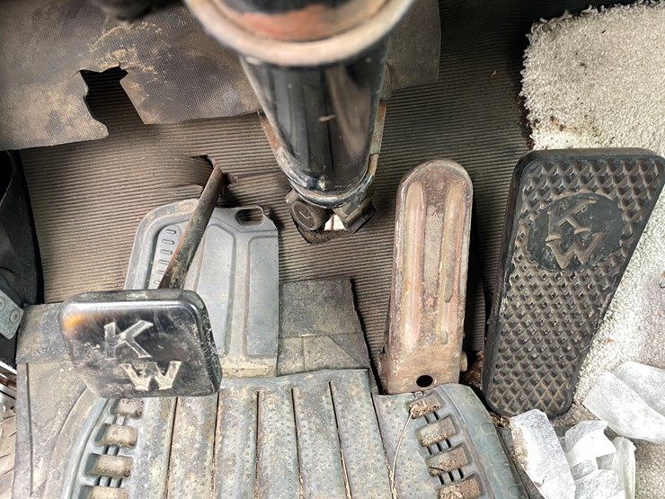 #246-•-1961-kenworth-truck-tractor-(has-nd-title)-(mora,-mn)-image-32