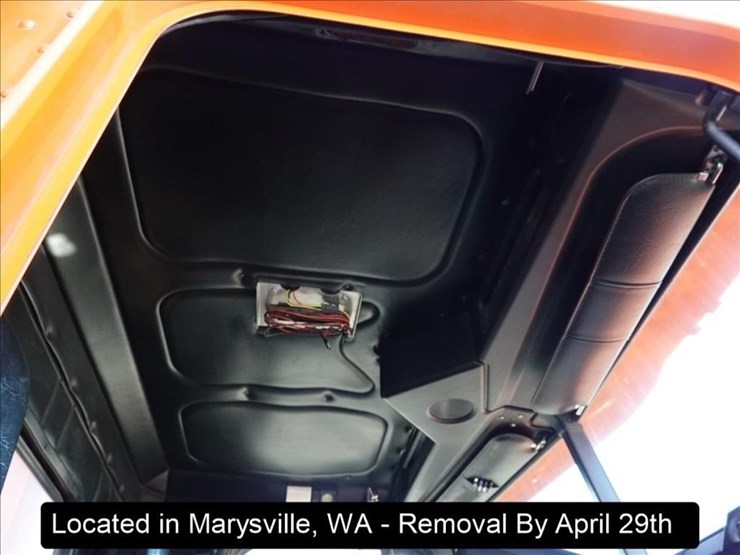 2001-freightliner-fld120-image-11