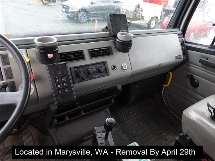 2003-freightliner-fl80-image-29