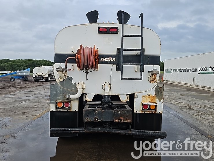 2005-international-8600-image-18