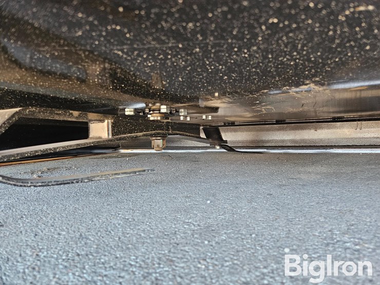 2025-massey-ferguson-730-image-14