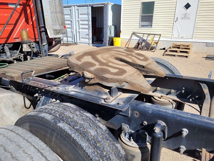 2009-international-tractor-truck-image-14