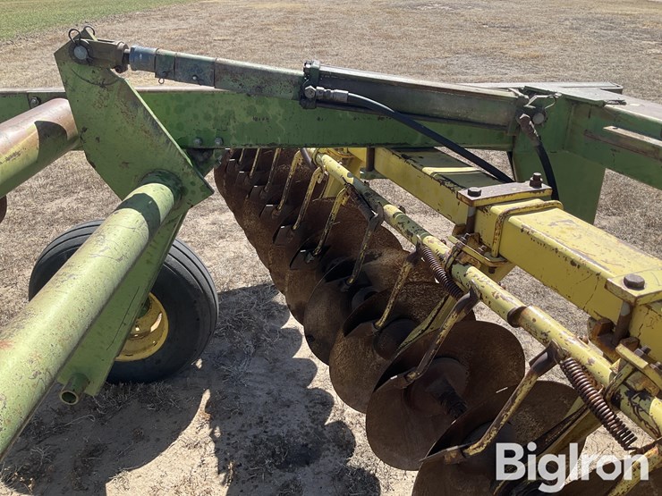 john-deere-340-image-17