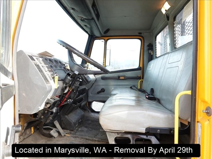 1995-freightliner-fl60-image-15