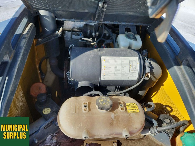 2015-deere-326e-image-23