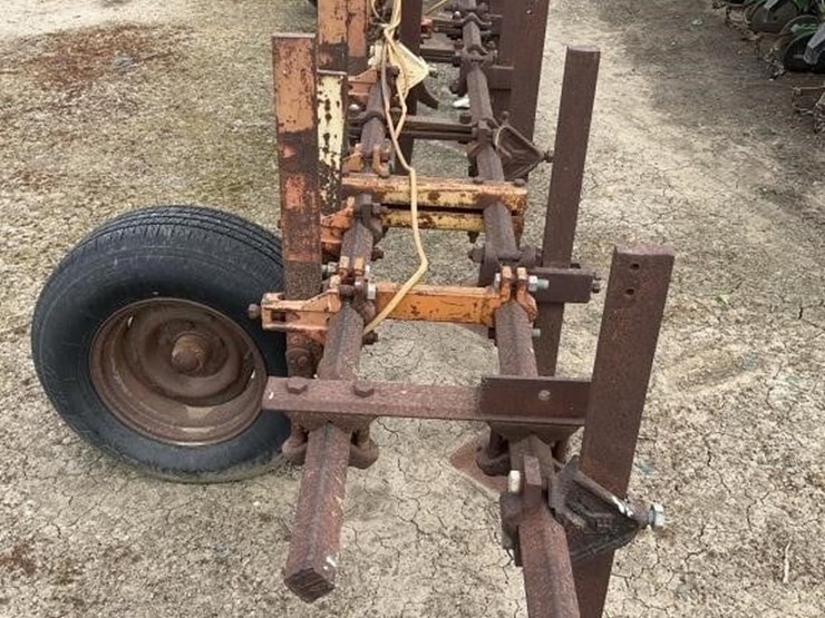 custom-3-pt-8-row-30"-cultivator-image-4