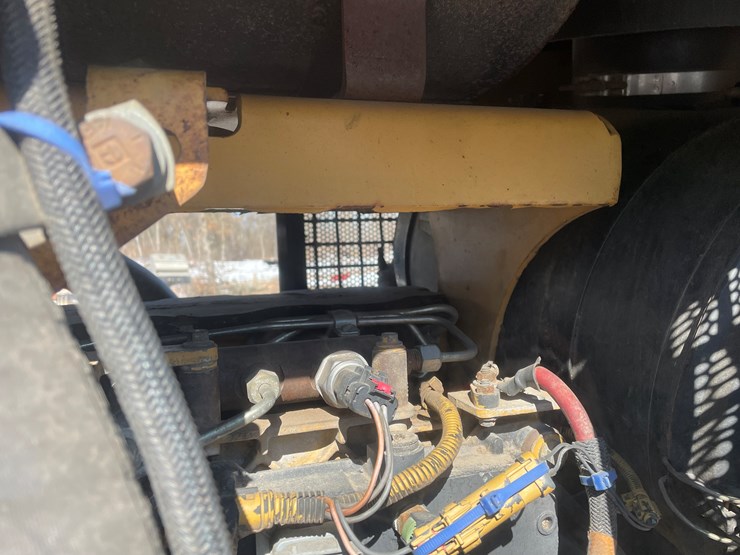 2008-caterpillar-553-image-52