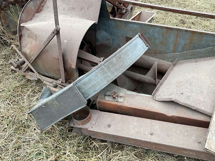 gleaner-fordson-mounted-combine-image-40