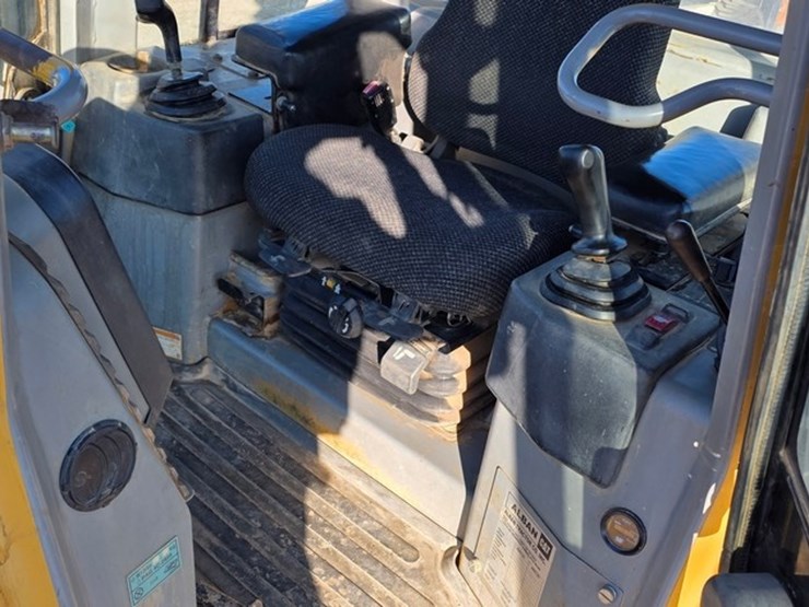 2005-caterpillar-d4g-xl-image-65