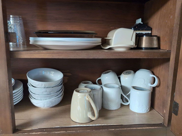 assorted-tableware-collection-image-4
