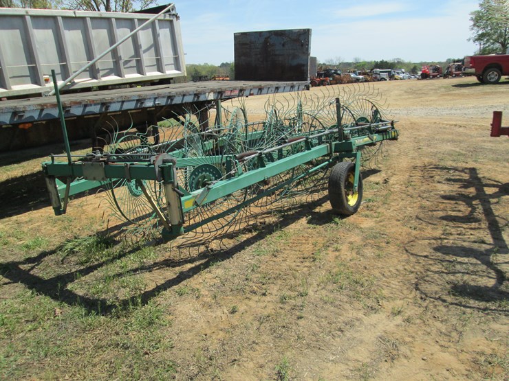 john-deere-704-image-3