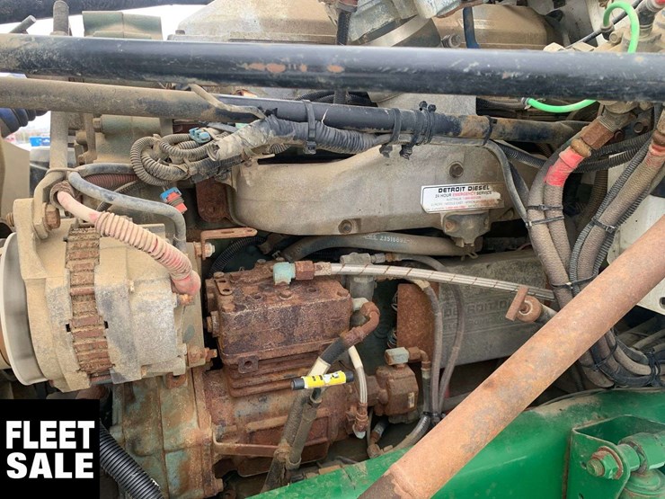 2003-freightliner-fl106-image-16